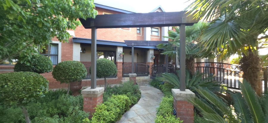 5 Bedroom Property for Sale in Grimbeeck Park North West